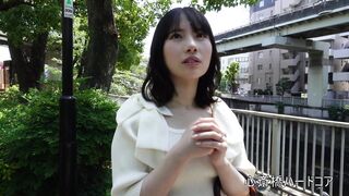 FC2-PPV-4560101 我的新婚妻子和孩子今年25岁。趁著我强大的时候，我自慰并唤醒了我妻子和孩子的G点恶魔！